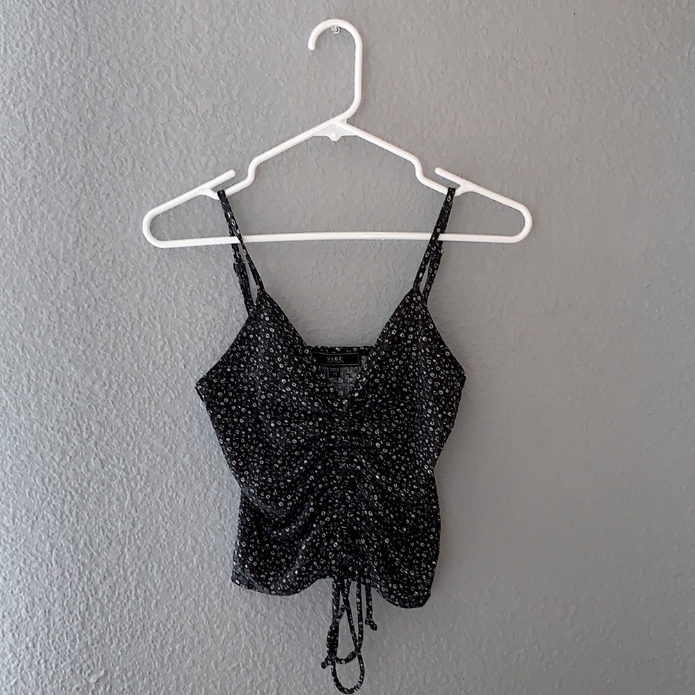 Cute Vintage flower tank. adjustable strings in the front.